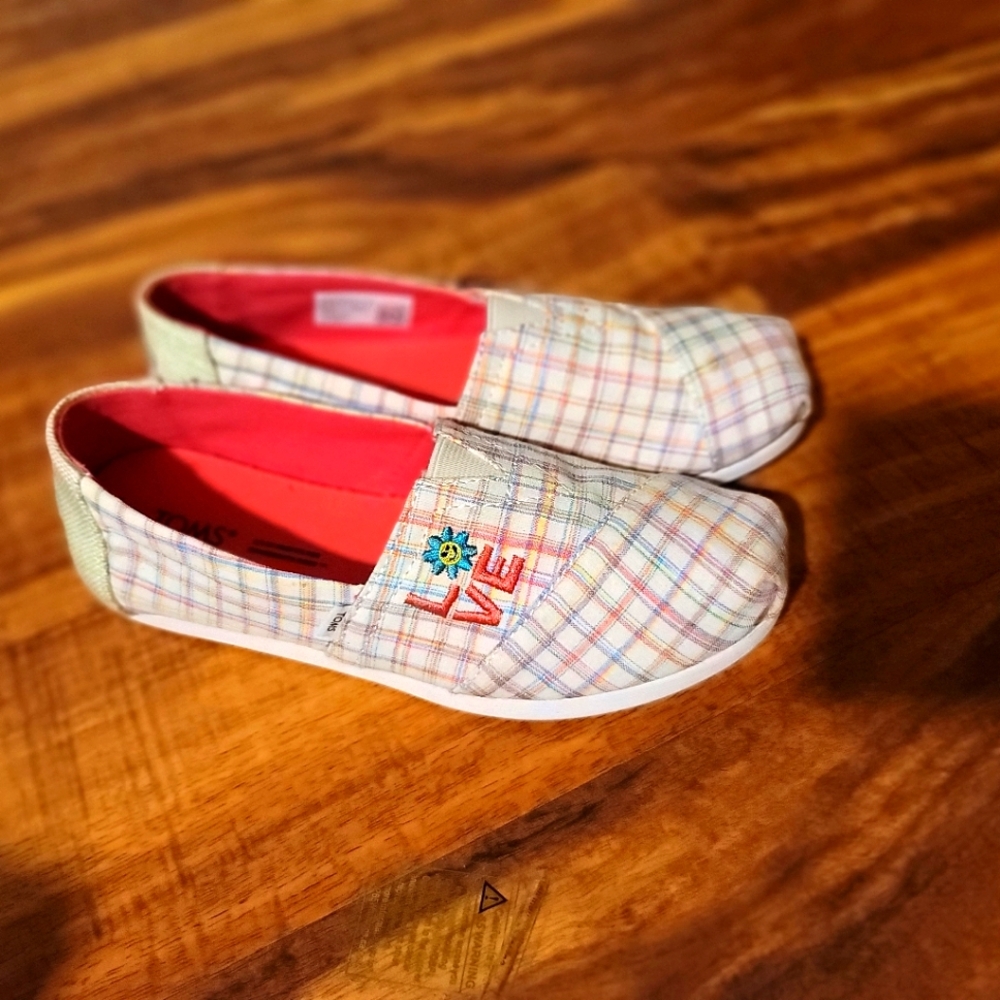 Tom's Girls Love/ Plaid shoes
